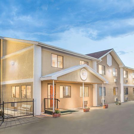 Super 8 By Wyndham Riverton Esterno foto