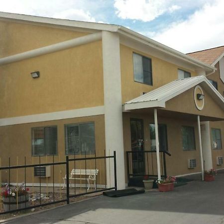 Super 8 By Wyndham Riverton Esterno foto