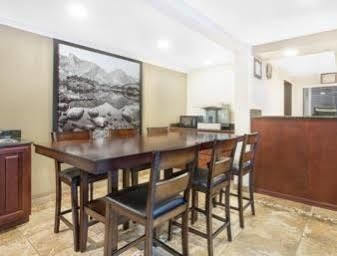 Super 8 By Wyndham Riverton Esterno foto